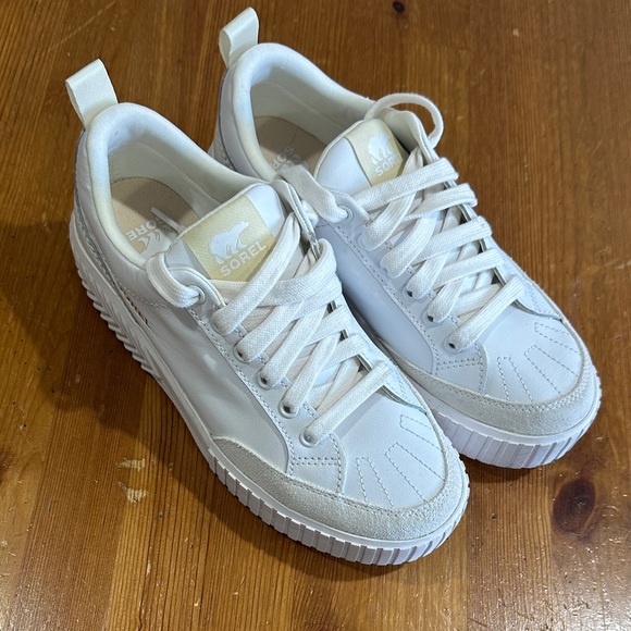 Sorel Shoes - Sorel  waterproof Cream and White Low-Top Sneakers